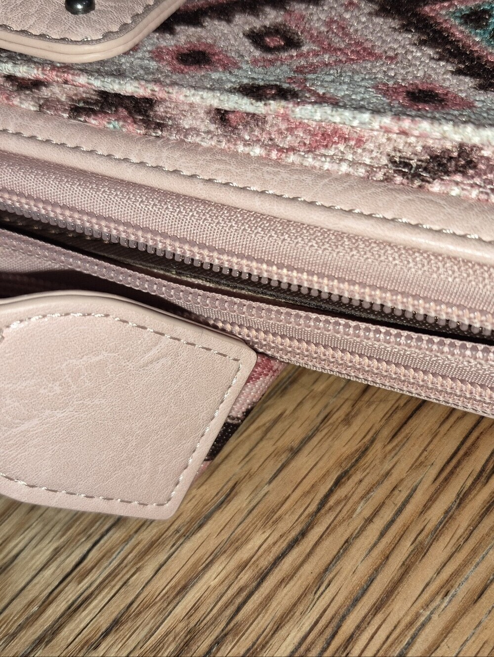 New With Tags Wrangler Boho Aztec Crossbody, Pink, Brown, Turqoise - Picture 7 of 8